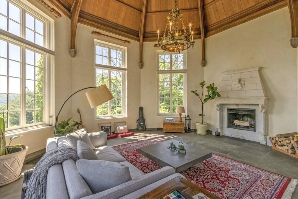 Historical Estate in Tuxedo Park hits the market