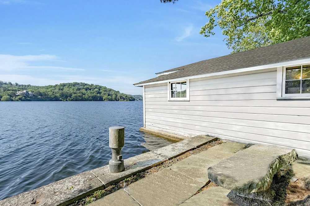 Historical Estate in Tuxedo Park hits the market
