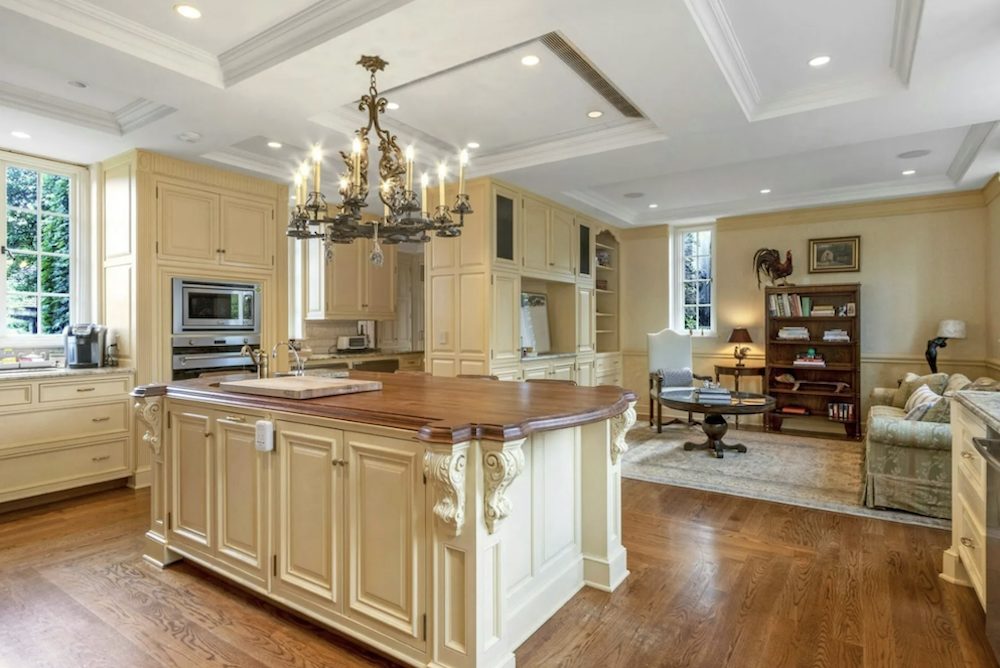 Historical Estate in Tuxedo Park hits the market