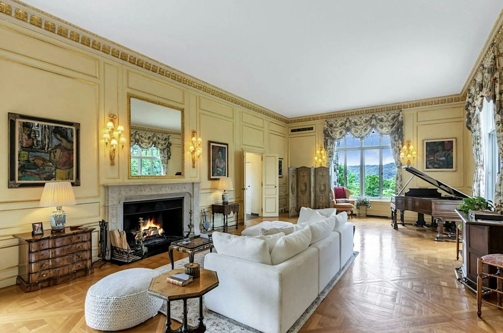 Historical Estate in Tuxedo Park hits the market
