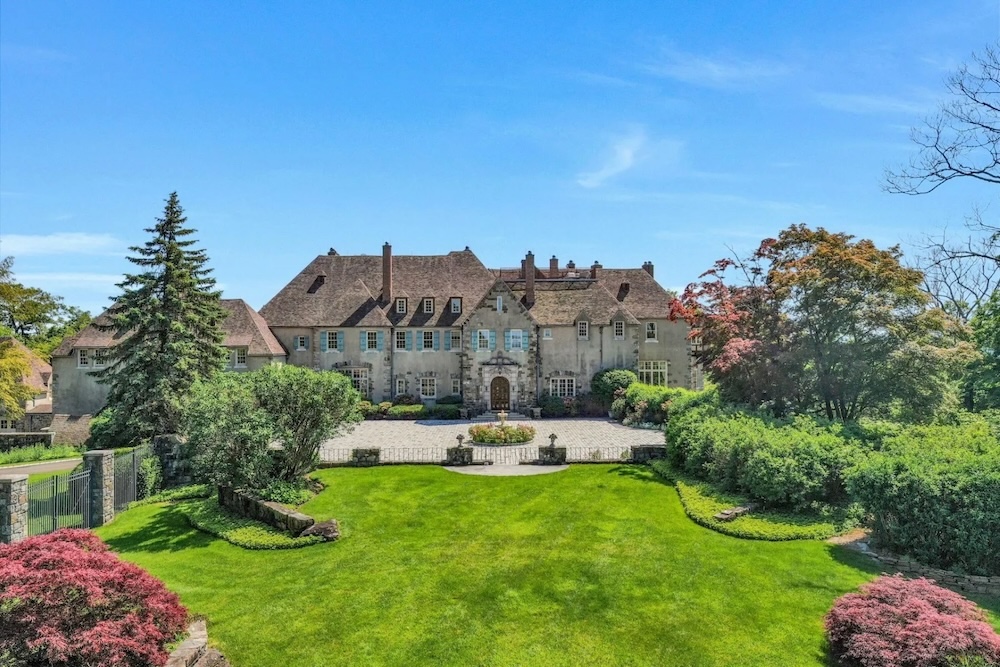 Historical Estate in Tuxedo Park hits the market