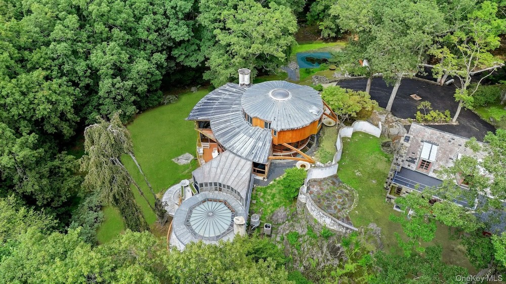 Jackie Gleason lists his Hudson Valley Alien-inspired home 2025