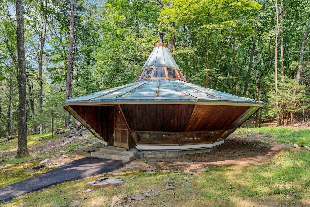 Jackie Gleason lists his Hudson Valley Alien-inspired home 2025