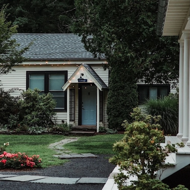 Dog friendly hotels Foxfire Mountain House