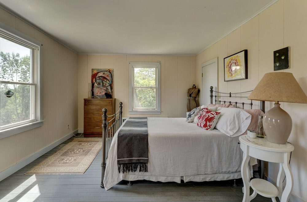 Singer Joan Osborne lists her 36-acre Catskills home 2025