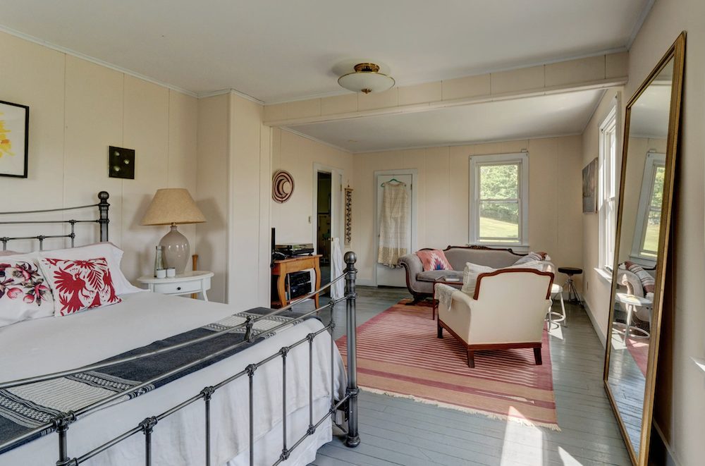 Singer Joan Osborne lists her 36-acre Catskills home 2025