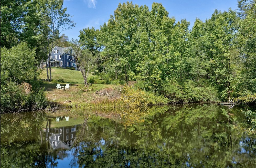 Singer Joan Osborne lists her 36-acre Catskills home 2025