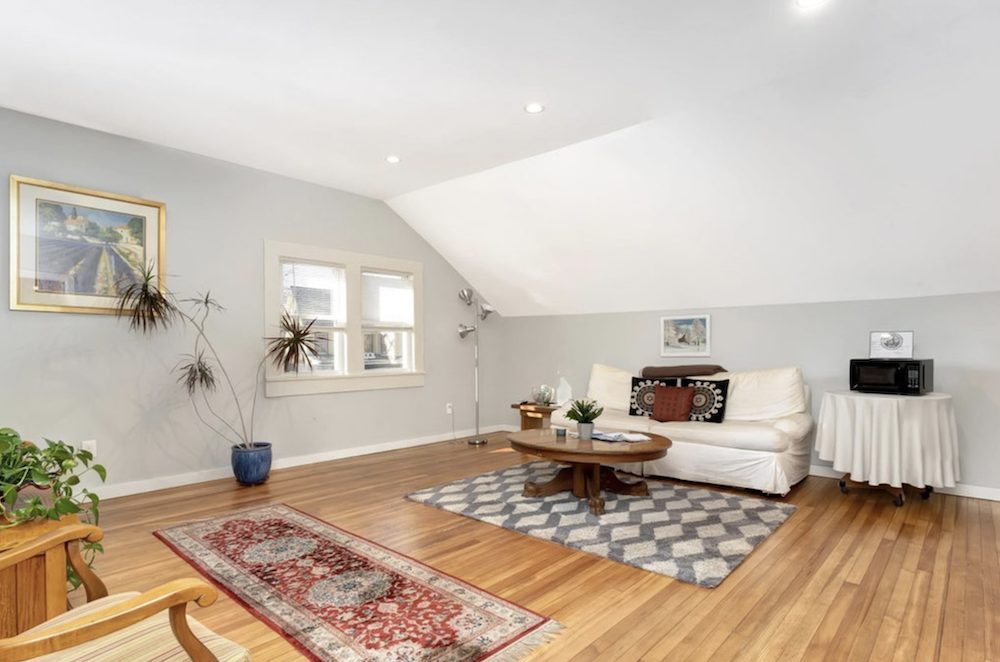 apartment above Woodstock Pub in Woodstock NY