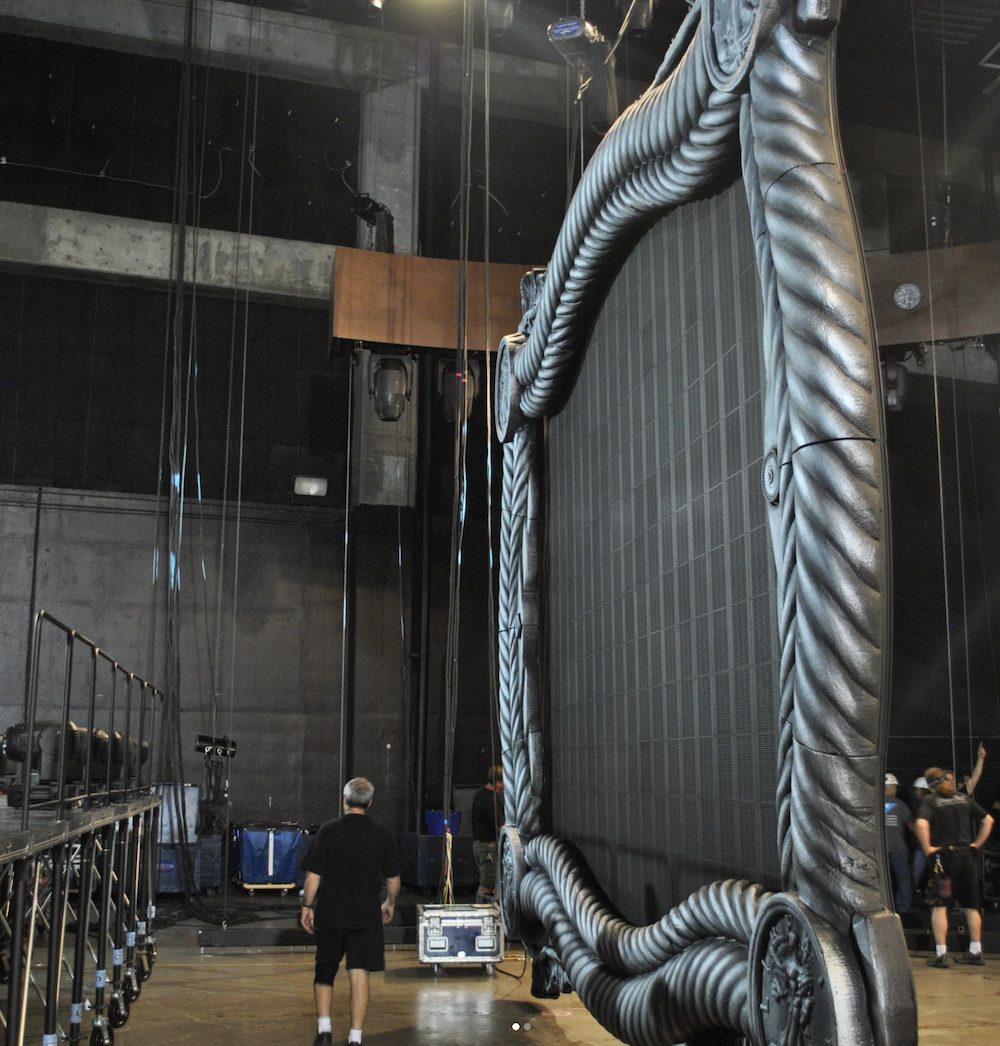 Czinkota Studios design screen surround for Reba McEntire