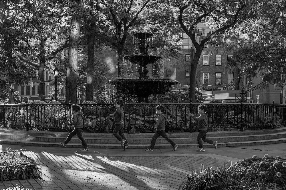 kids playing at Jaskson Park in NYC by Photographer Brooklyn Zeh