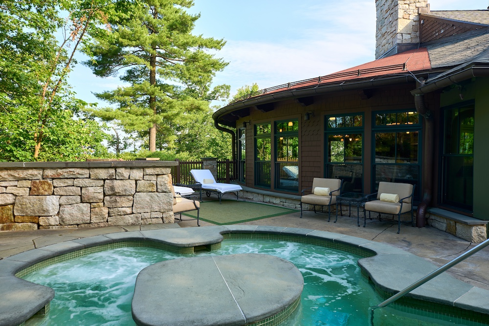 outdoor mineral pools at Mohonk Mountain House