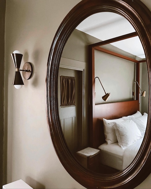 bedroom Troutbeck Hotel in Armenia NY