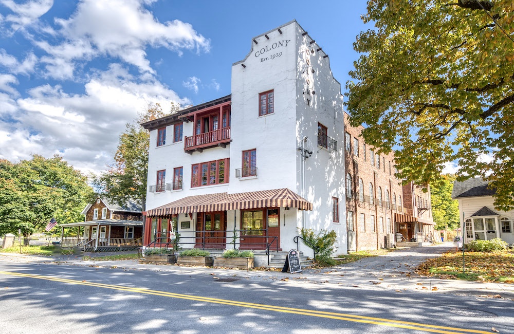 exterior building at Colony Woodstock in Woodstock NY
