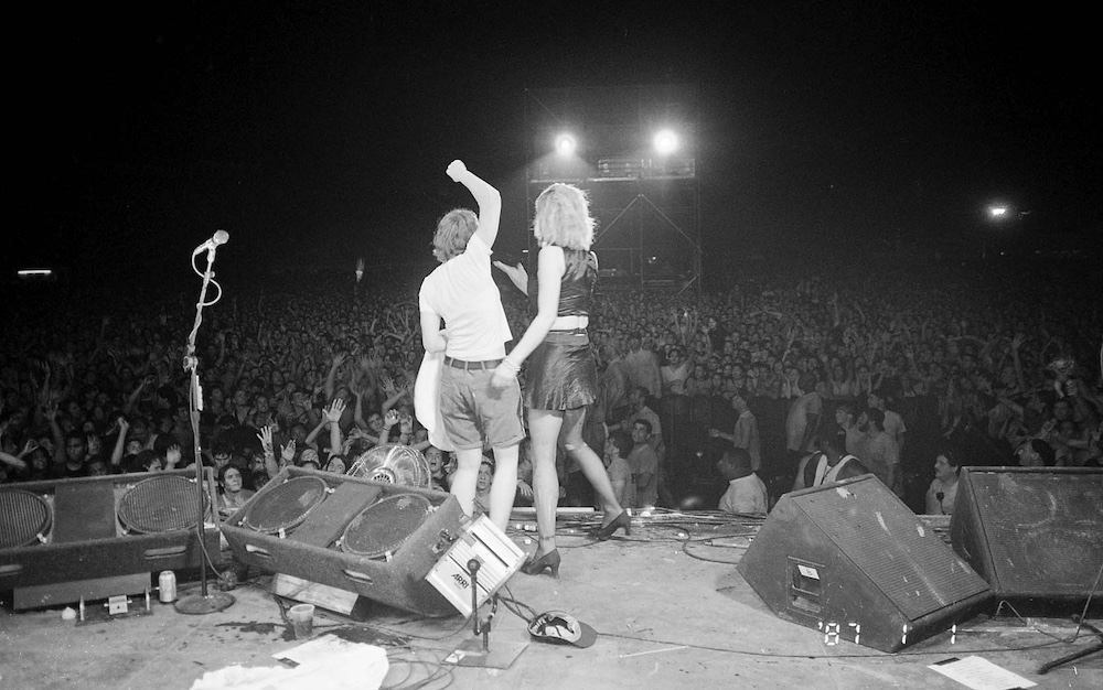 Patty Schemel and Courtney Love onstage, 1995. © Melissa Auf der Maur