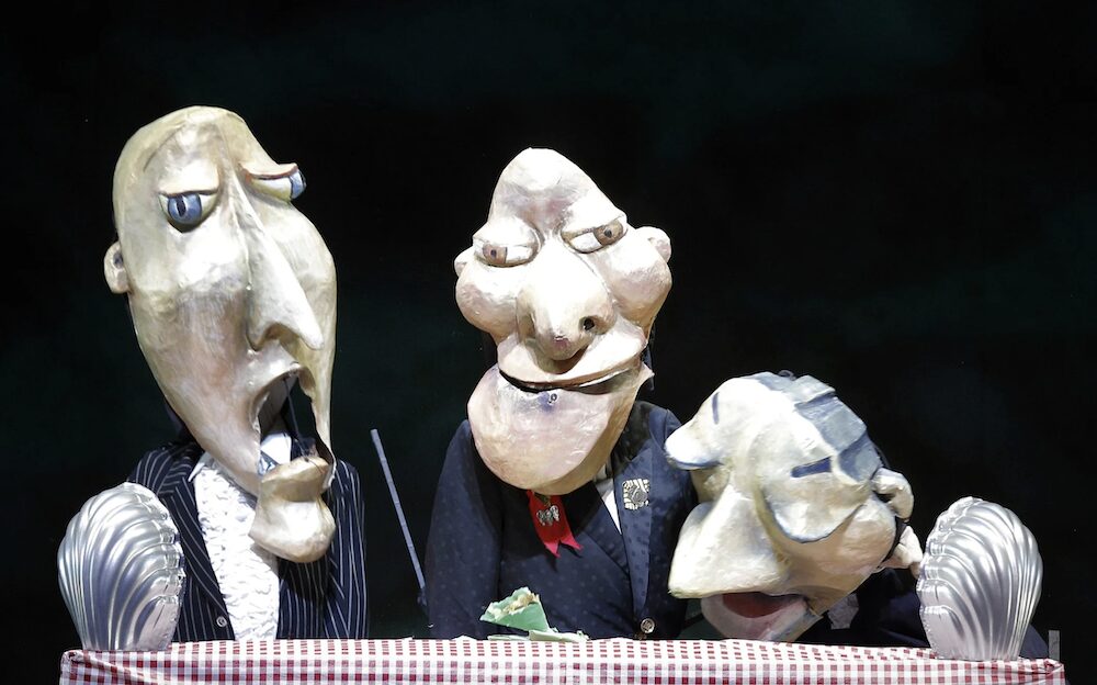 talking head puppets on stage at Redwing Blackbird Theater