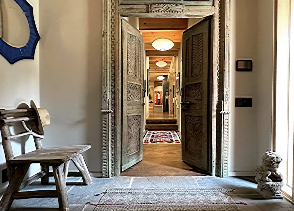 6 oclockLOCATIONS Distinctive Contemporary Boasts