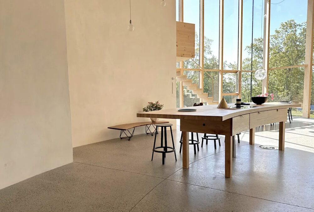6 oclockLOCATIONS Modern Living room with office nook