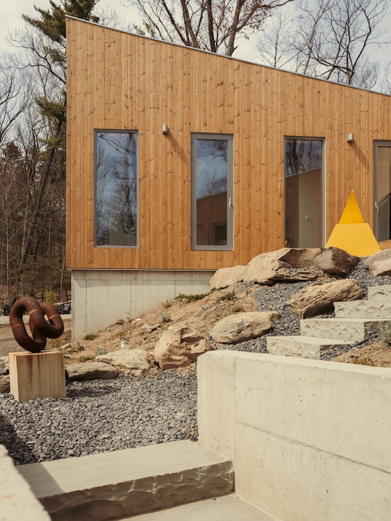 A sculpture and rock garden outside at Ohayo Mountain House in Glenford NY.