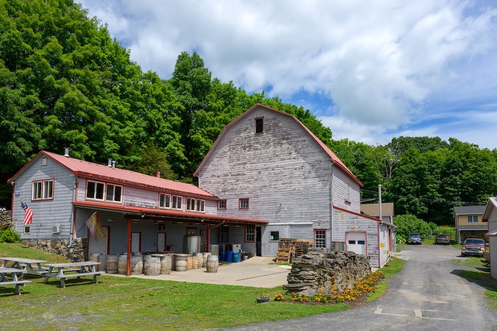 Barn and tasting room Quartz Rock at Winery & Vineyard in Marlboro, NY.
