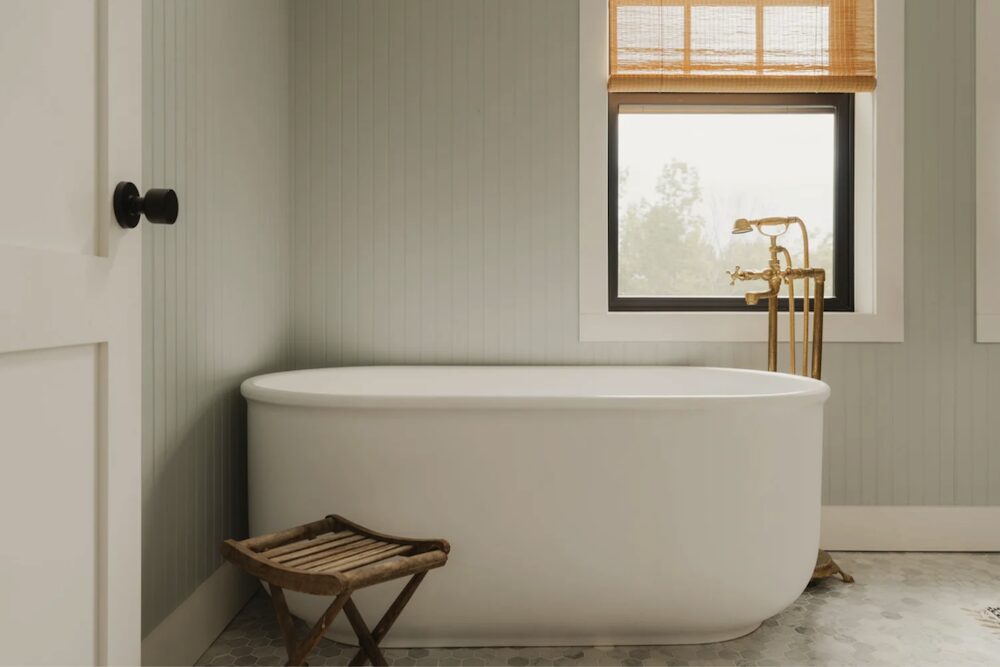 Bath tub at 648 Scudder Hill Rd, Roxbury NY.