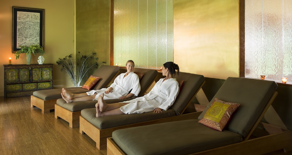 The indoor lounge at Menla Retreat & Dewa Spa.