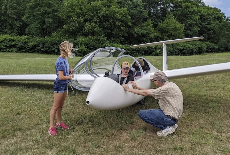 Nutmeg Soaring at Freehold Airport in Freehold NY