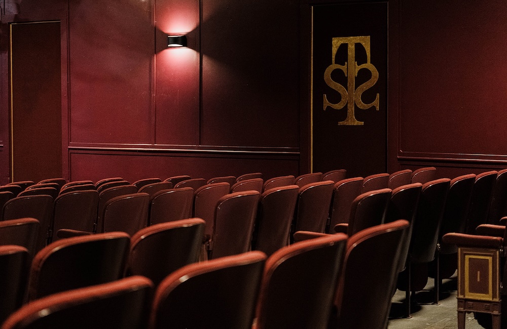 Lush seating at the Phoenicia Playhouse