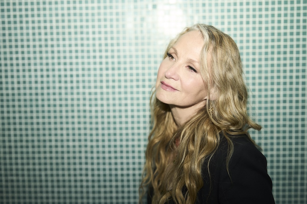 Joan Osborne Photo by Laura Costa