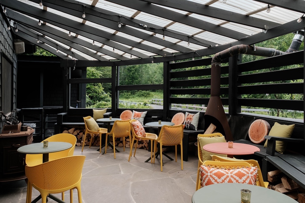 peekamoose-restaurant-outdoor-seating_ph-julian-bracero.jpg